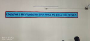 स्कूल की दिवाल पर लिखे शब्द